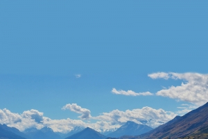 蓝天白云山峰风景平面广告