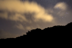山丘 星星 星空 云 夜间 4k壁纸 3840x2160
