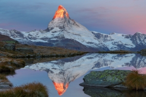 马特洪峰日出 斯特利湖 4K风景壁纸