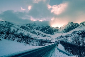 山脉 冬天 道路 雪 云 挪威 4k壁纸 3840x2160