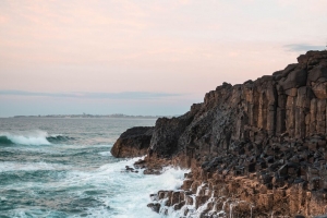 岩石 波浪 石头 地平线 海洋 4k壁纸 3840x2160