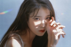 李知恩IU 光 唯美高清4k美女壁纸