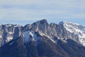 山 峰 坡 雪 森林 风景 4k壁纸 3840x2160