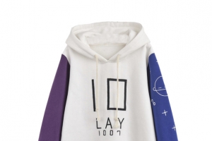 白色袖子拼接卫衣