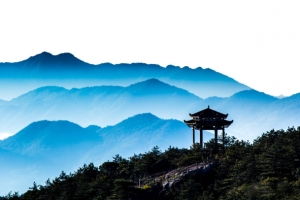 蓝色山川美景