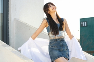 夏天 美女牛仔裙 4K壁纸3840x2400