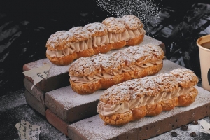  eclairs 奶油 甜点 洒 咖啡 杯子 4k壁纸 3840x2160