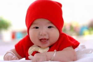 戴红色帽子的=可爱的婴儿摄影图片