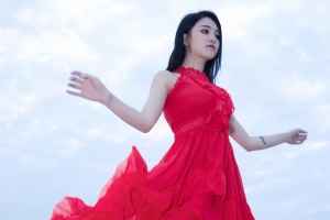 天台美女粉红色裙子李倩倩4k壁纸