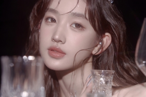 高清美女黄玉瑶玻璃杯3440x1440带鱼屏电脑壁纸
