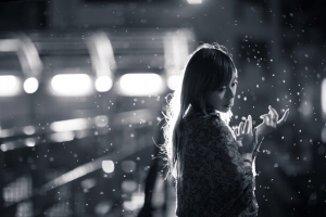 水中的美女写真海报背景
