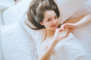 清纯可爱美女 妮妮 爱心手势4K壁纸3840x2160