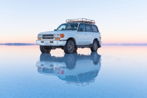 丰田陆地巡洋舰 丰田 suv 旧 白色 水 浅 越野 4k壁纸 3840x2160