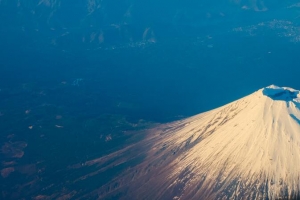 高山中无垠的空间世界