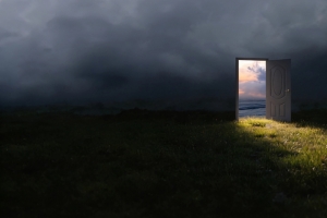 云与时空之门光影 3440x1440带鱼屏4K高清风景壁纸免费下载