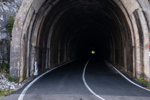 道路 隧道 黑暗 4k壁纸 3840x2160