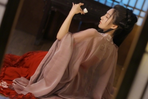 古风美女 酒杯 长发 后背 唯美古装4k美女壁纸