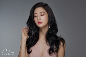 克拉拉4k高清美女壁纸