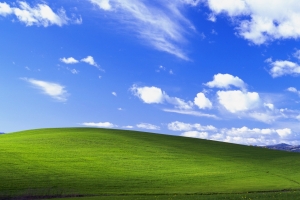 蓝天白云绿草地风景图片,windows xp默认风景桌面壁纸