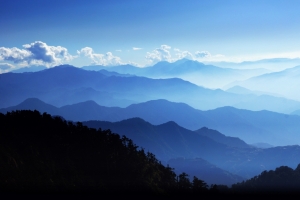 连绵不绝的群山风光图片