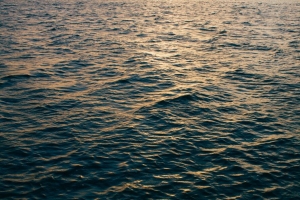 海 水 波浪 光 眩光 4k壁纸 3840x2160