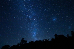 空间 星空 树木 星星 4k壁纸 3840x2160