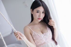 蕾丝睡衣吊带裙性感美女谢芷馨4k壁纸