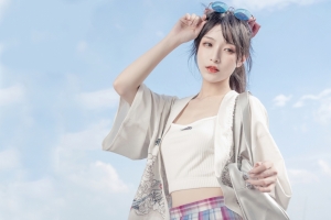 天空 墨镜 阳光 养眼好看美女4k壁纸3840x2160