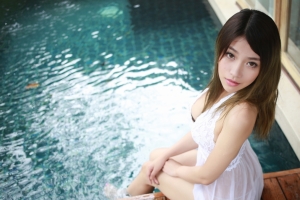 许诺Sabrina 泳池性感美女 4K壁纸