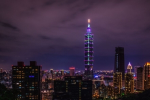 夜城 塔 灯 霓虹 4k壁纸 3840x2160