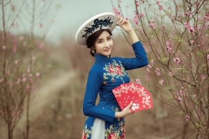 美女 旗袍 红包 桃花 5K旗袍美女图片