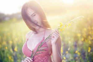 户外性感美女摄影4k壁纸