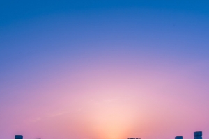 蓝天朝阳中国风石桥