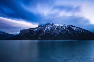  minnewanka 湖 加拿大 山脉 4k壁纸 3840x2160