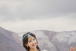 毛晓彤 藏服 少数民族服饰美女 4k手机壁纸