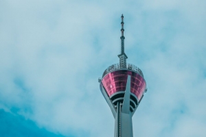 塔 天空 建筑 极简主义 云 4k壁纸 3840x2160