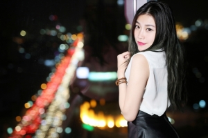 晚上美女摄影 许诺Sabrina 4K壁纸