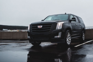 凯迪拉克escalade 凯迪拉克 汽车 suv 黑色 湿 4k壁纸 3840x2160