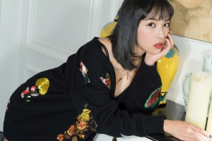 黑色毛衣美女凌雪4k壁纸