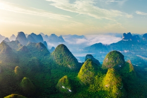 桂林喀斯特山脉风景4K壁纸