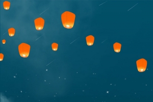 吃月饼看天灯中秋节河灯夜晚星空H5
