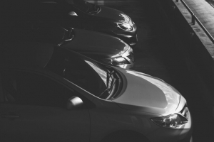 汽车 黑白 深色 停车 单色 4k壁纸 3840x2160