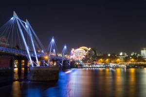 夜城 桥梁 河流 建筑 灯光 反射 4k壁纸 3840x2160