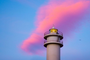 灯塔 光 云 天空 极简主义 4k壁纸 3840x2160