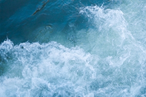 汹涌水流