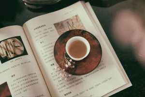 书籍 杯子 茶 花 放松 4k壁纸 3840x2160
