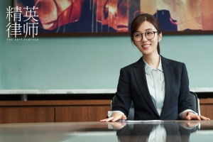 精英律师 戴眼镜美女演员剧照4k壁纸