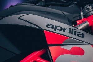  aprilia 摩托车 自行车 运动 侧视图 4k壁纸 3840x2160