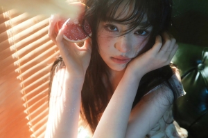 唯美居家美女与橙子主题车机全屏高清壁纸 3840x2400 平板笔记本便携设备免费下载