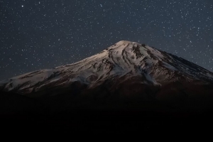 山脉 夜晚 星星 星空 岩石 4k壁纸 3840x2160